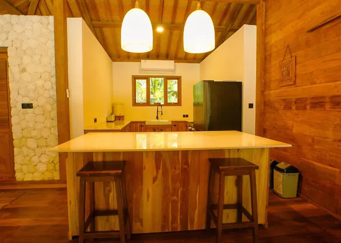 Guest house Rumah Bambu Gladek Dua 4*
