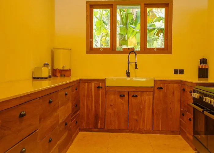 Guest house Rumah Bambu Gladek Dua 4*